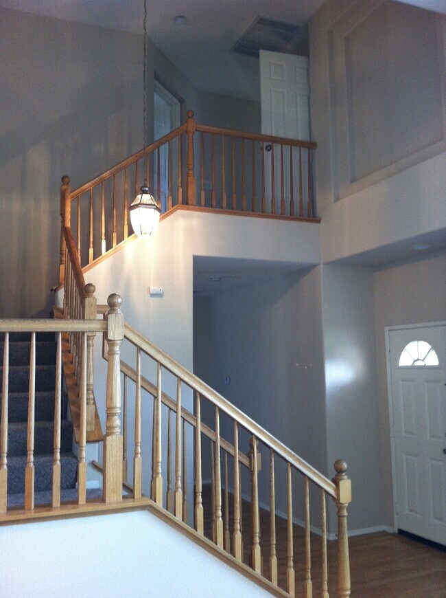 Building Photo - Beautiful 4 bedroom home in Eagle Ranch!