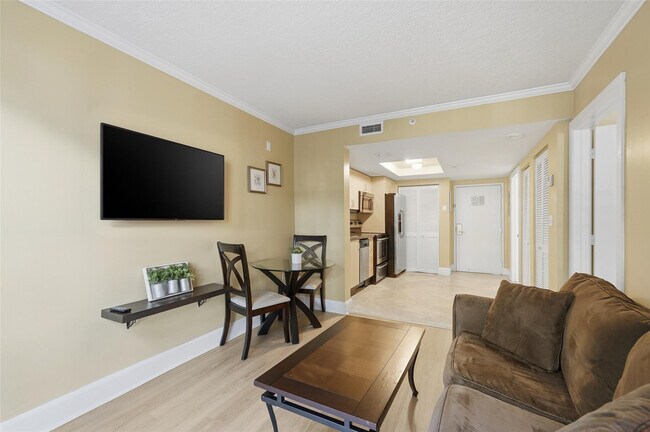 Building Photo - 2951 S Bayshore Dr