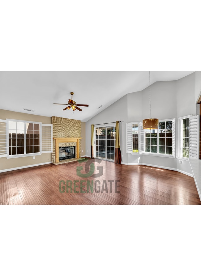 Building Photo - Lovely 3 Bedroom Home in Modesto MUST SEE!