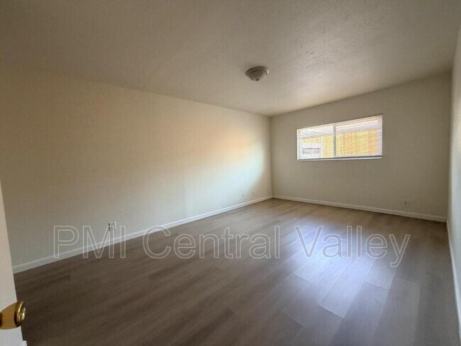 Building Photo - 7932 Montgomery Ave