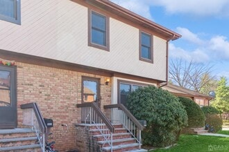 Building Photo - 1402 Merrywood Dr