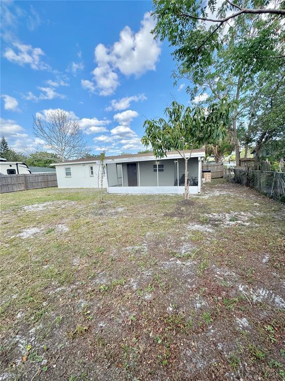 Building Photo - 2336 Nansen Ave