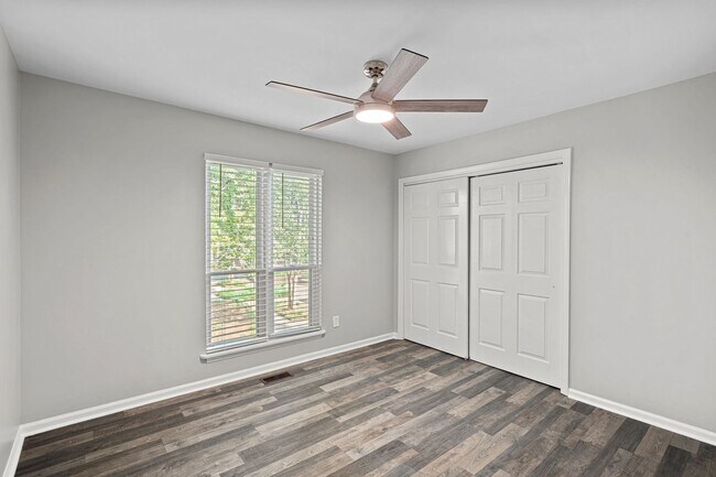 Building Photo - Unique 3 Bedroom/ 3 Full Bathroom 2 Story ...