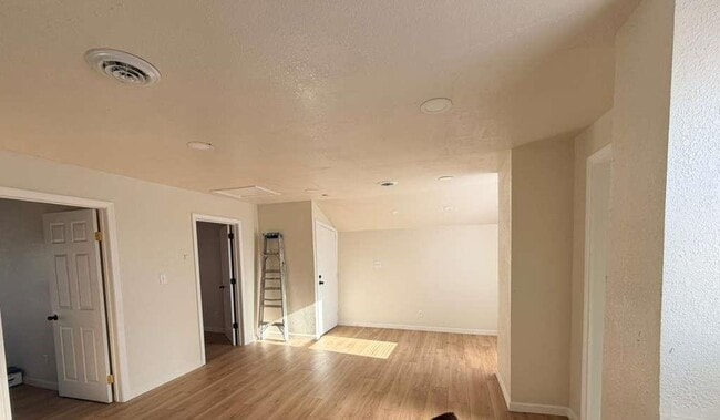 Building Photo - 653A W Bruce St - EKO Homes | Fully Renovated 2 bedroom Unit for Rent