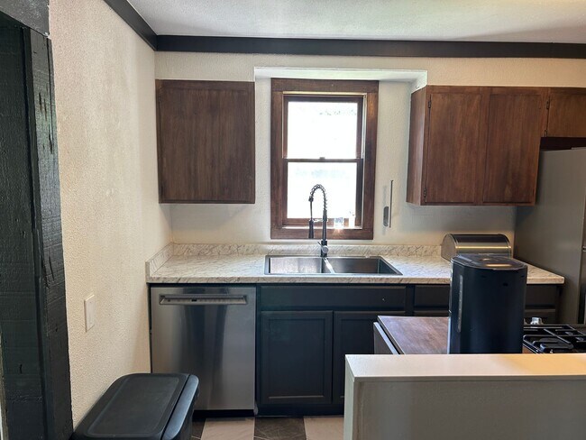 Building Photo - Spacious 3-Bedroom Home for Rent in Evergr...