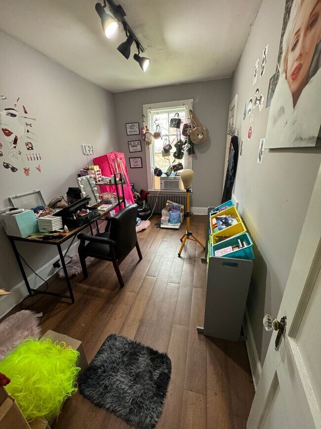 Building Photo - 636-638 N Lime St