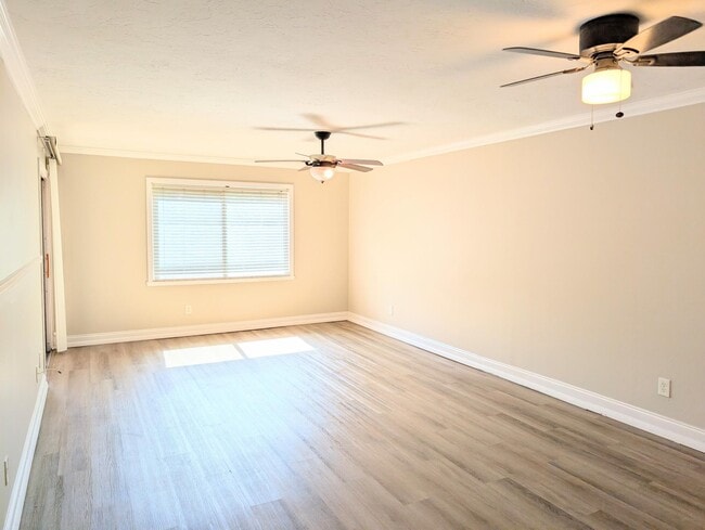 Building Photo - 3700 S Osprey Ave