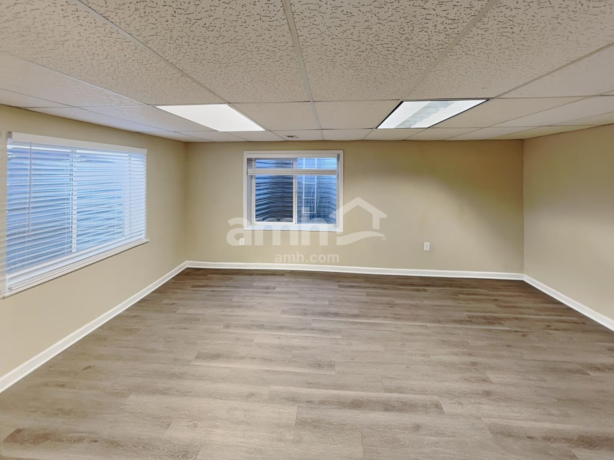 Building Photo - 3750 Suffolk Cir