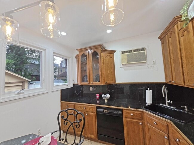 Building Photo - 86 Keer Ave