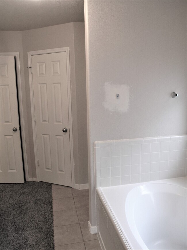 Building Photo - 2926 Meadowglen Crest