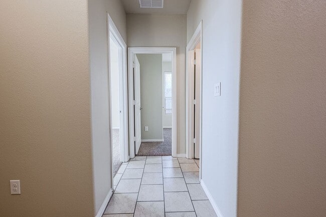 Building Photo - 7 Glass Ranch Rd