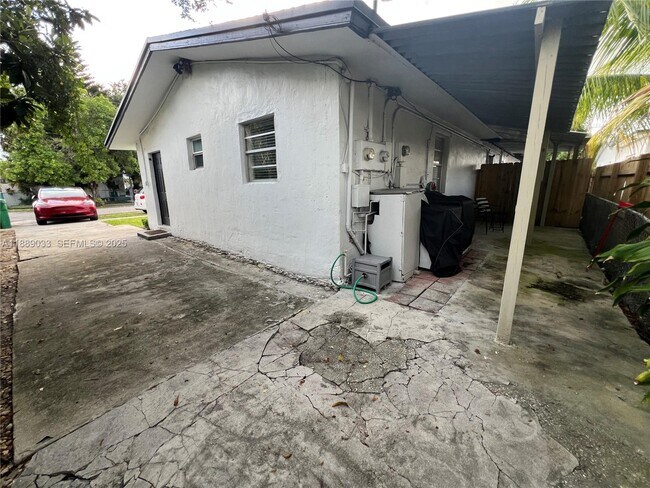 Building Photo - 3102 SW 10th St