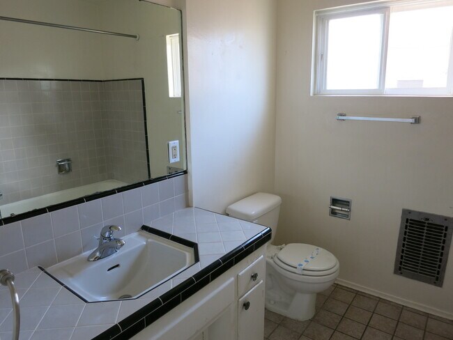 Building Photo - Spacious 4BR Canyon-View Home Near SDSU