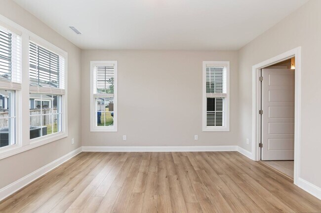 Building Photo - 1014 Greatland Rd