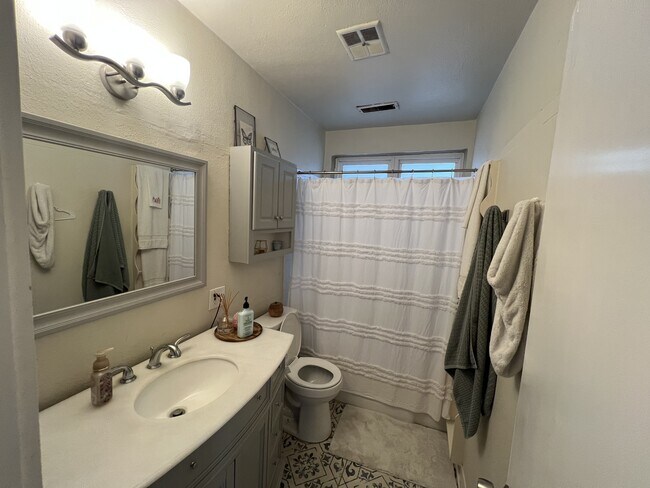 Building Photo - 2615 27th St