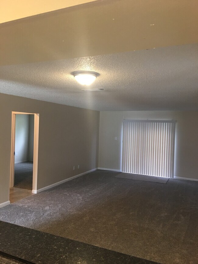 Building Photo - 204 N Grannis Ave