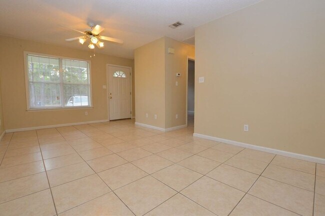 Building Photo - 6000 Susan Cir
