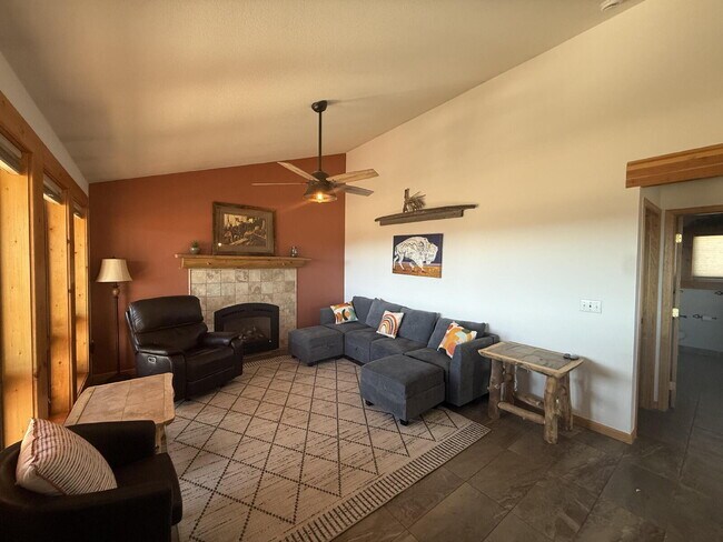 Building Photo - "Cozy 3-Bedroom Mountain Home with 2 Full ...