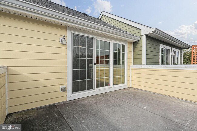 Building Photo - 5926 Talbot Dr