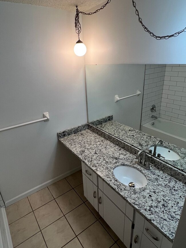 Building Photo - Pre-Lease this Charming 3 Bedroom House in...