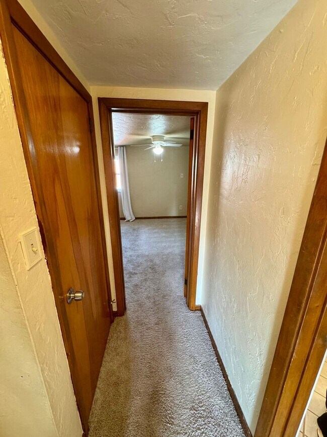 Building Photo - 1076 Thornwood Dr