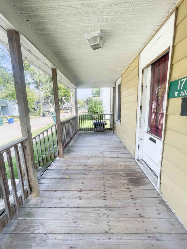 Building Photo - 1719 1/2-1719 1/2 W Adams St