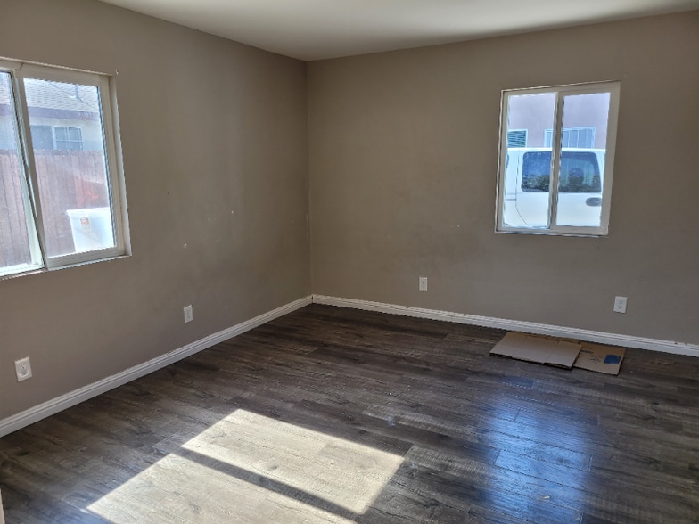 Building Photo - 1067 S Herbert Ave