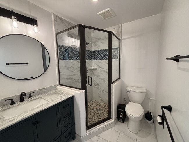 Building Photo - 851 N Vulcan Ave