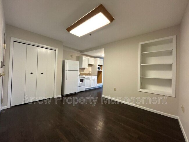 Building Photo - 180 Poppe Dr