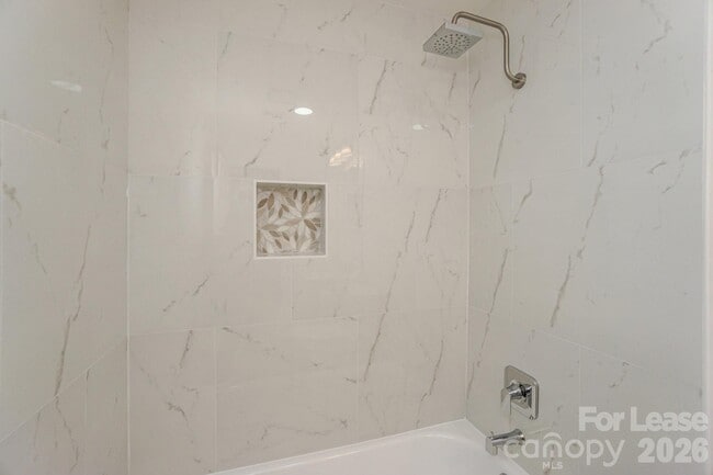 Building Photo - 368 Northwest Dr