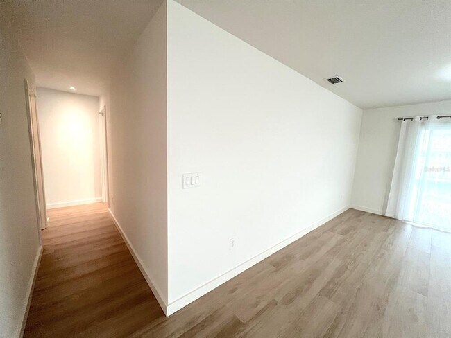 Building Photo - 19 Cedarfield Ct