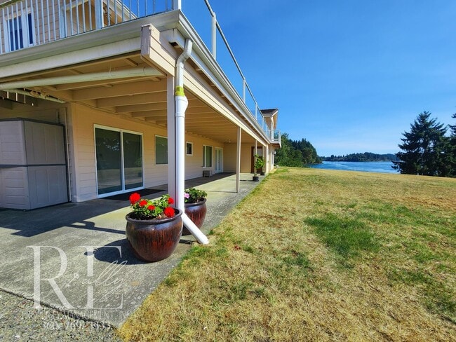 Primary Photo - Quiet Living with Panoramic Dyes Inlet Sun...