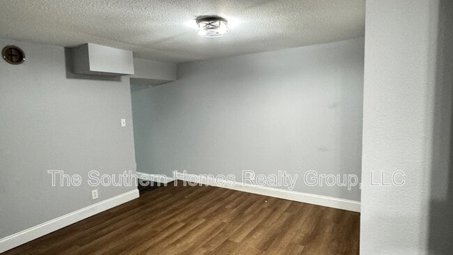 Building Photo - 2315 Clearwater Rd