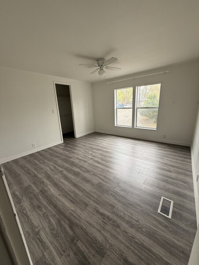 Building Photo - 4140 Bonanza Cir