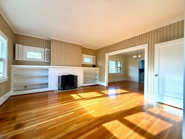 Building Photo - 0130-01