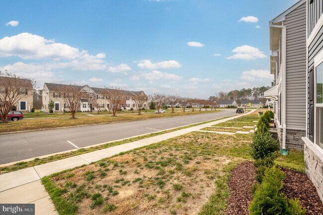 Building Photo - 7233 Statesman Blvd