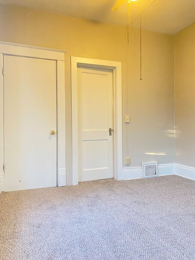 Building Photo - Updated 4 bed 2 bath house right in the heart of Benson.