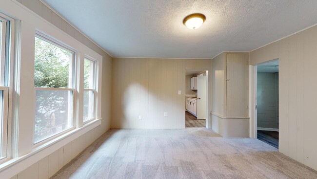 Building Photo - Cudell neighborhood. - 2 bedroom/1 bathroo...