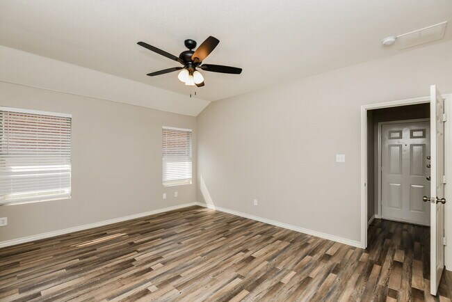 Building Photo - 7116 Cattle Dr