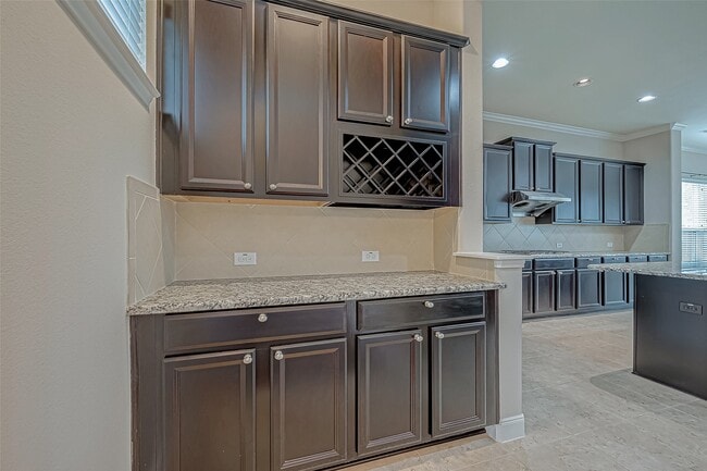 Building Photo - 25719 Oakwood Knoll Dr