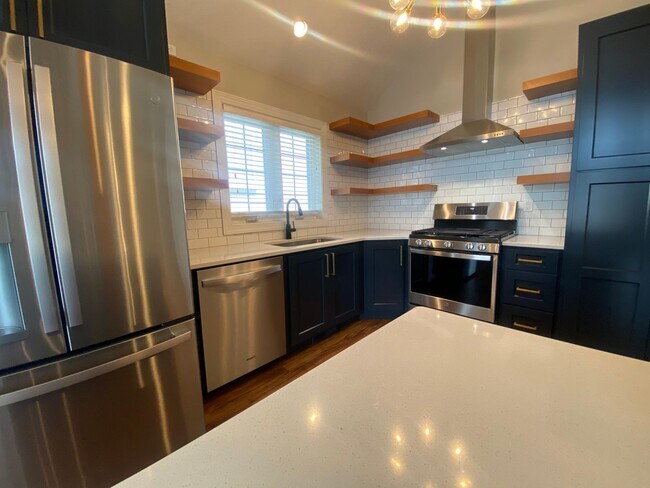 Building Photo - A RELAXING RETREAT - 3 bd/2.5 bath Twin Home for Rent