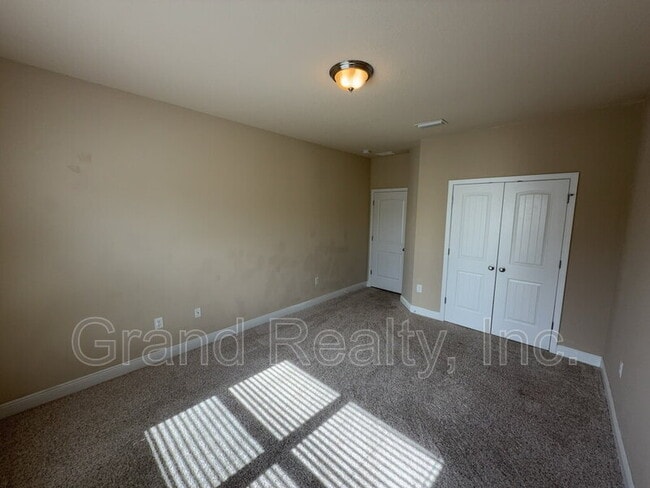 Building Photo - 4818 Dupont Cir