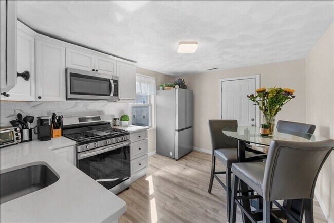 Building Photo - 49 Massasoit Ave