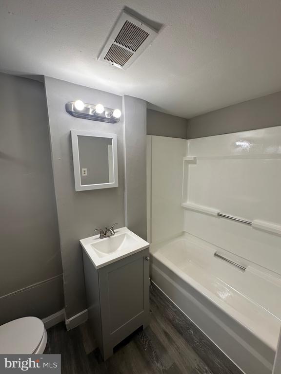 Building Photo - 3725-FLOOR-3725-FLOO1 Bonview Ave
