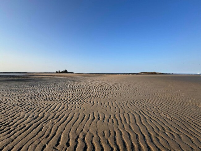 Building Photo - 157 Hills Beach Rd