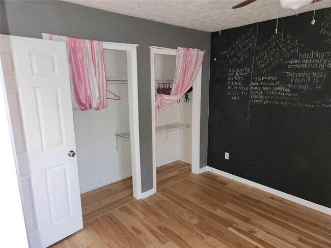 Building Photo - 335 Jon Jeff Dr NW