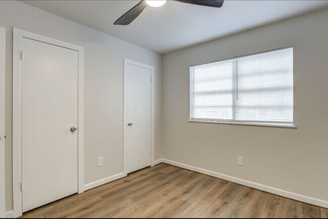 Building Photo - Newly remodeled 3 bad 2 bath near South Lo...