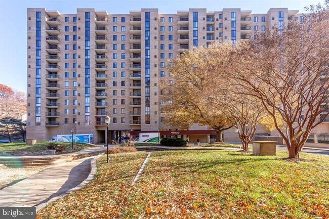 Building Photo - 4500 S Four Mile Run Dr