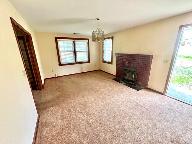 Building Photo - 881 Belvedere Clearwater Rd