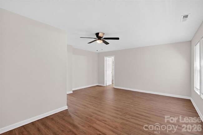 Building Photo - 458 Settlers Ridge Dr